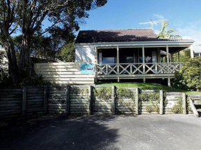 Wharepekapeka - Russell Holiday Home, Russell